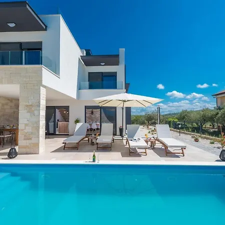 Oasis Villa *